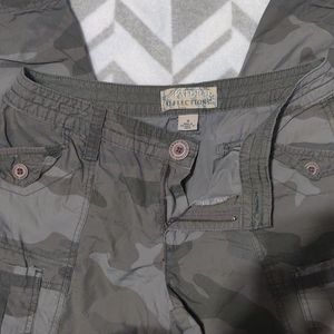 Capri cargo pants